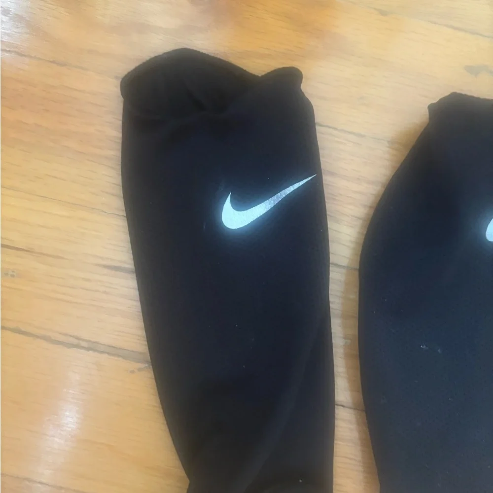 4-1 Deal Nike forearm black shiver warmer - Picture 4 of 4